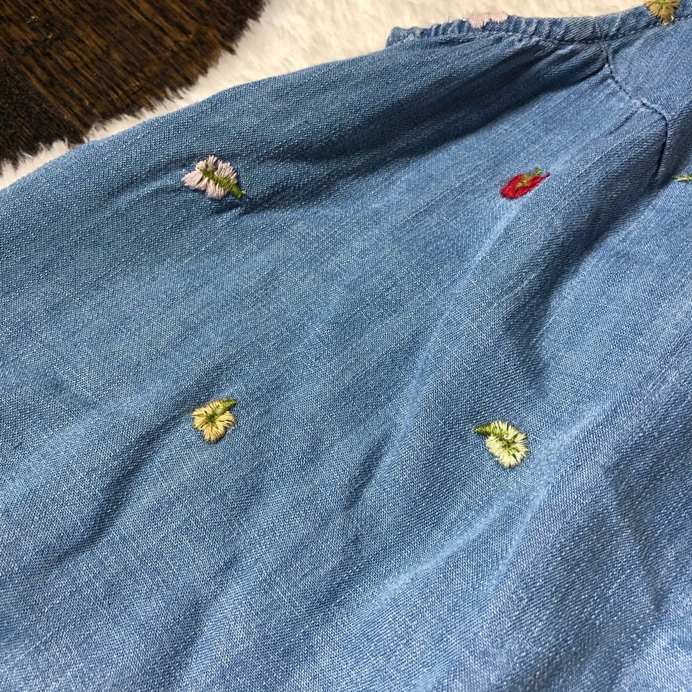 Altar’d State Chambray Wildflower Crop Top - Picture 3 of 9